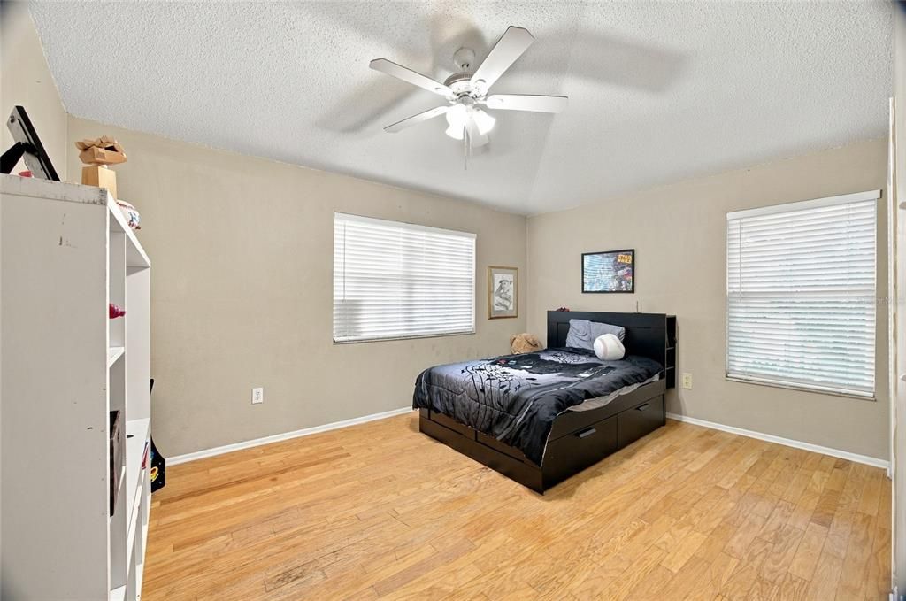 For Sale: $690,000 (5 beds, 4 baths, 3760 Square Feet)