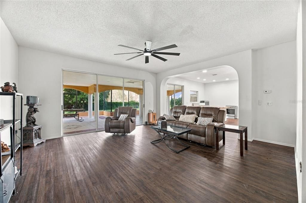 For Sale: $690,000 (5 beds, 4 baths, 3760 Square Feet)