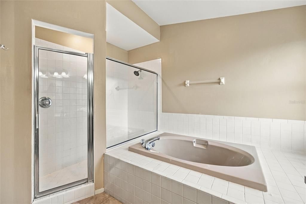 For Sale: $690,000 (5 beds, 4 baths, 3760 Square Feet)