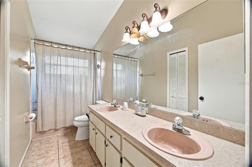 For Sale: $690,000 (5 beds, 4 baths, 3760 Square Feet)