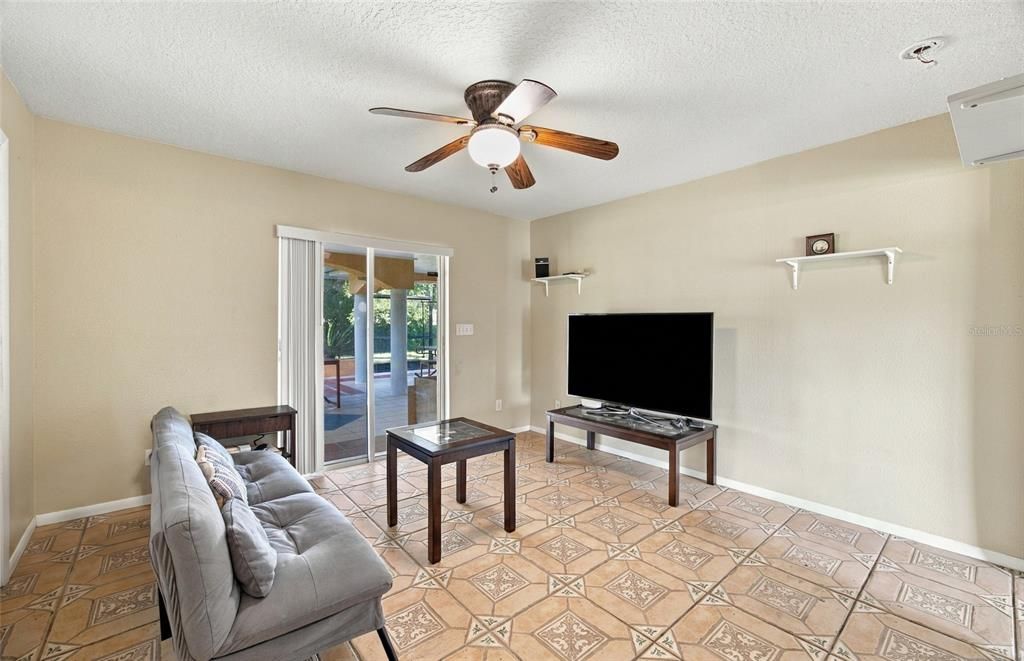 For Sale: $690,000 (5 beds, 4 baths, 3760 Square Feet)
