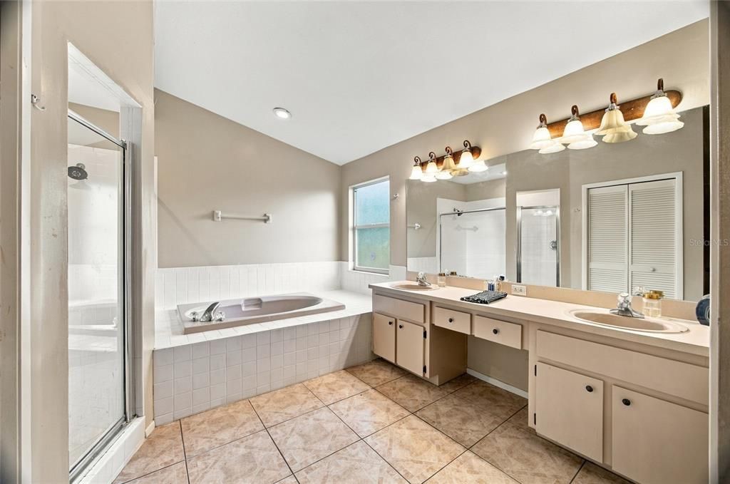 For Sale: $690,000 (5 beds, 4 baths, 3760 Square Feet)