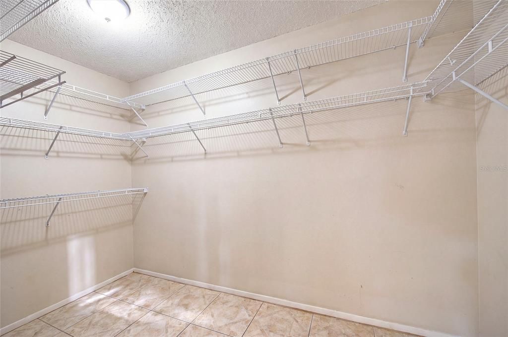 For Sale: $690,000 (5 beds, 4 baths, 3760 Square Feet)