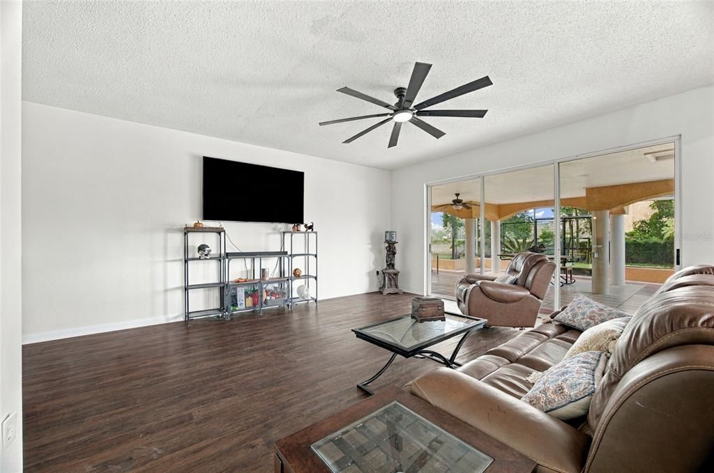 For Sale: $690,000 (5 beds, 4 baths, 3760 Square Feet)