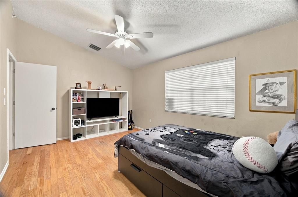 For Sale: $690,000 (5 beds, 4 baths, 3760 Square Feet)