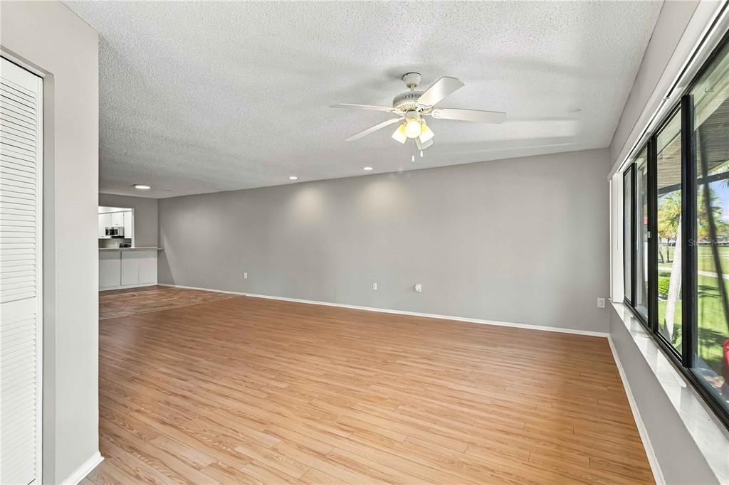 En Venta: $196,500 (2 camas, 2 baños, 1185 Pies cuadrados)