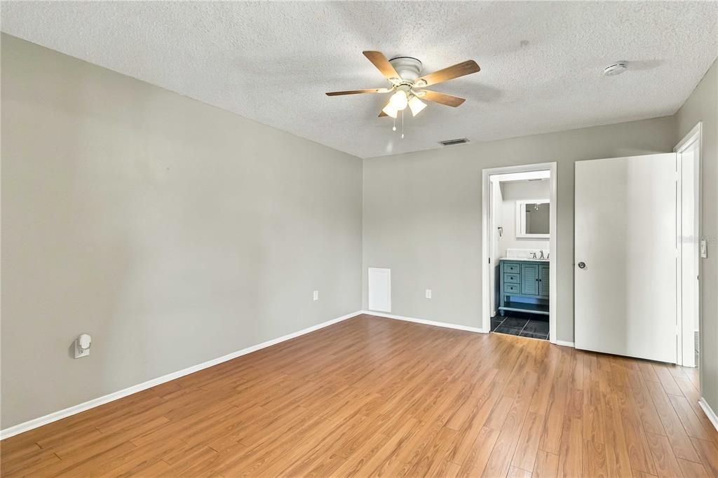 En Venta: $196,500 (2 camas, 2 baños, 1185 Pies cuadrados)