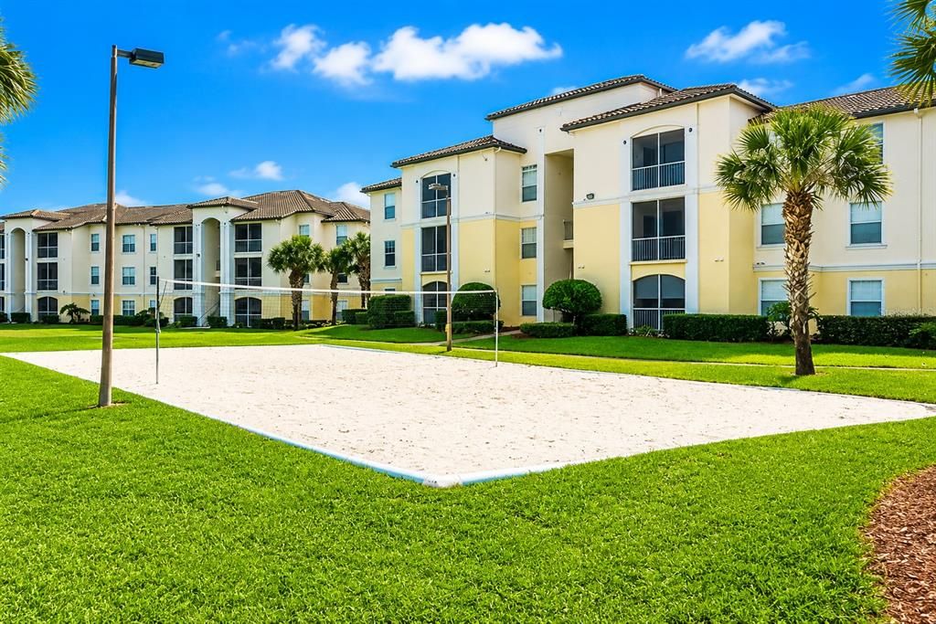 For Sale: $199,900 (2 beds, 2 baths, 1048 Square Feet)