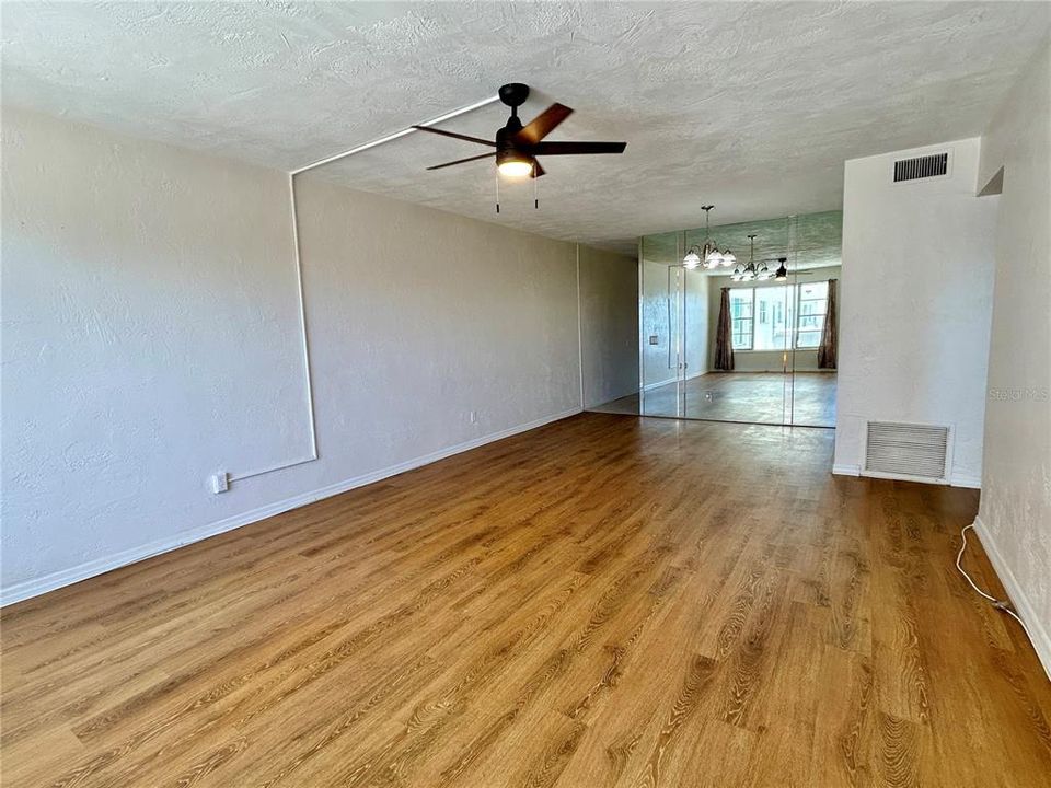 For Sale: $110,000 (2 beds, 1 baths, 1100 Square Feet)