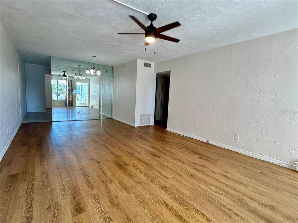For Sale: $110,000 (2 beds, 1 baths, 1100 Square Feet)