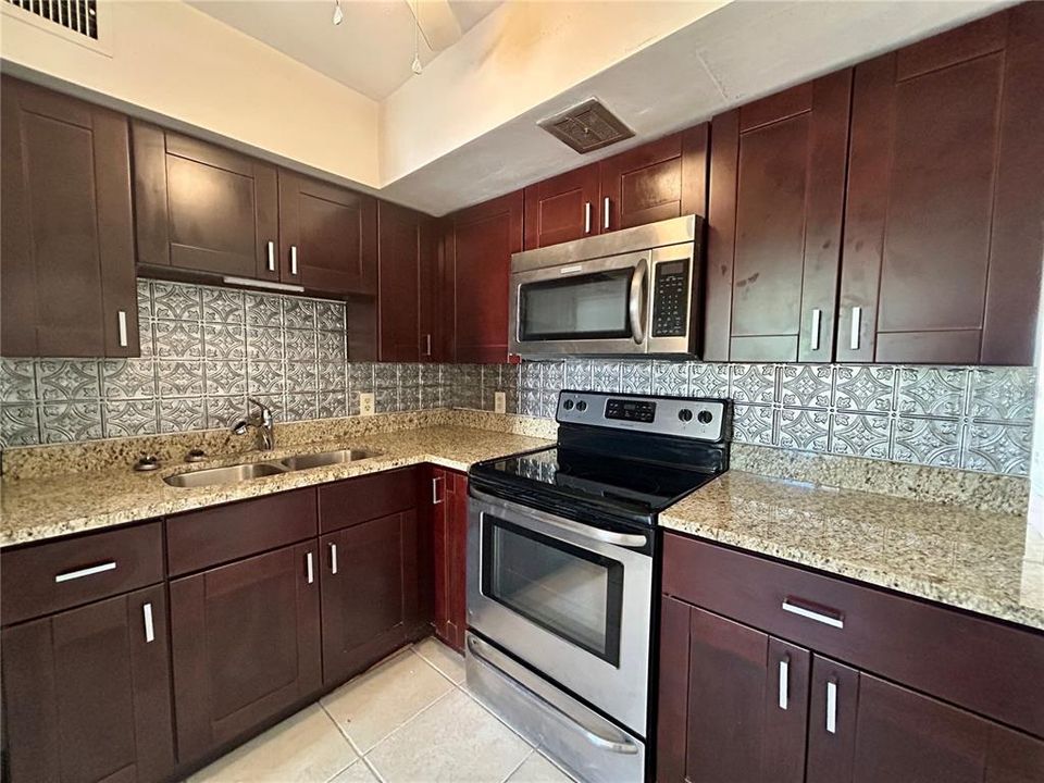 For Sale: $110,000 (2 beds, 1 baths, 1100 Square Feet)