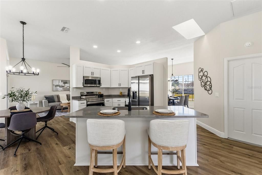 En Venta: $499,900 (5 camas, 3 baños, 2494 Pies cuadrados)