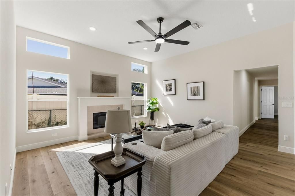 En Venta: $499,900 (5 camas, 3 baños, 2494 Pies cuadrados)
