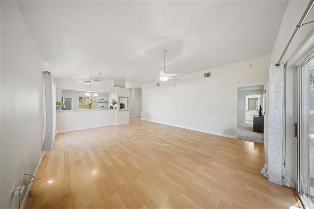For Sale: $190,000 (2 beds, 2 baths, 1348 Square Feet)