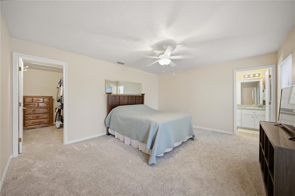 For Sale: $190,000 (2 beds, 2 baths, 1348 Square Feet)
