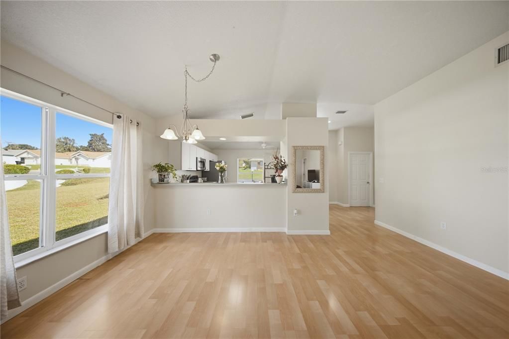 For Sale: $190,000 (2 beds, 2 baths, 1348 Square Feet)