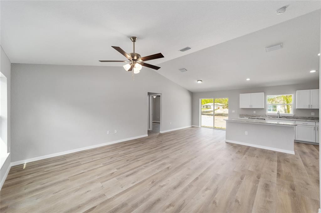 For Sale: $225,000 (3 beds, 2 baths, 1083 Square Feet)