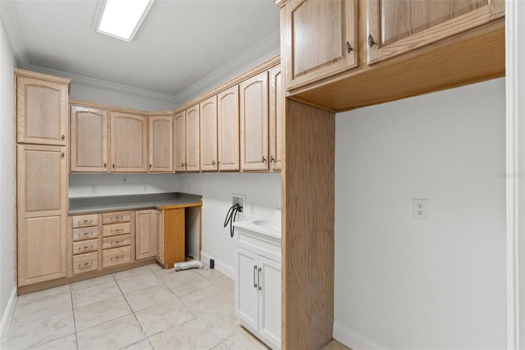 For Sale: $839,950 (5 beds, 4 baths, 3624 Square Feet)