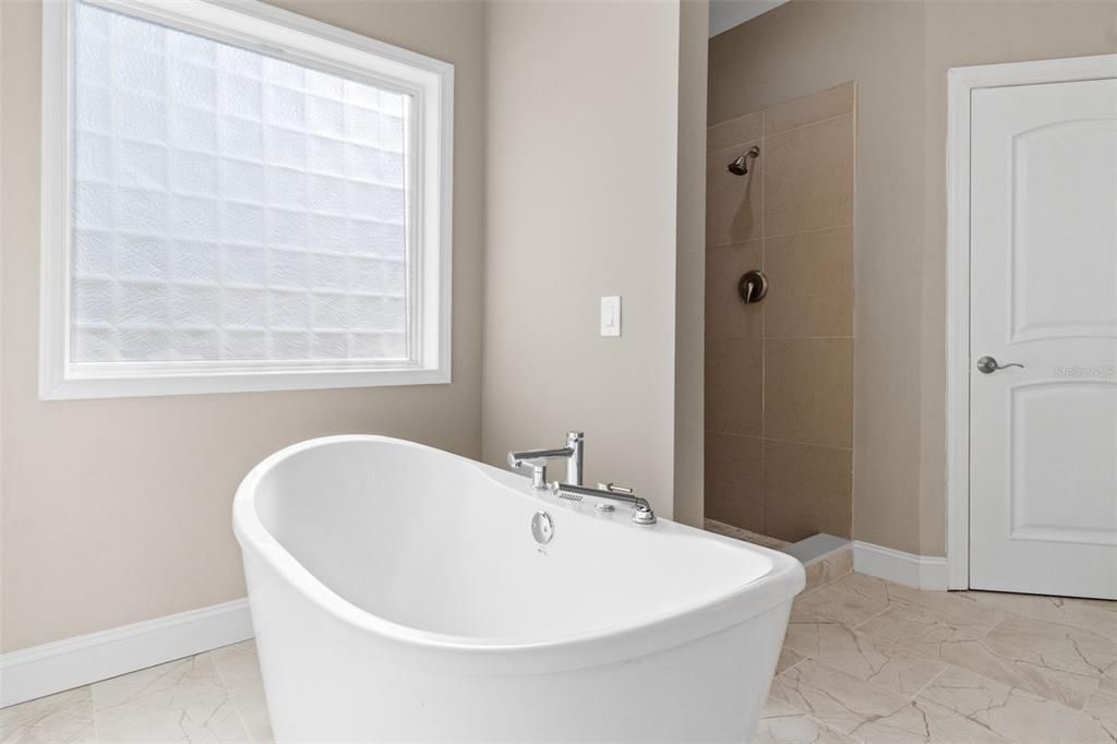 For Sale: $839,950 (5 beds, 4 baths, 3624 Square Feet)