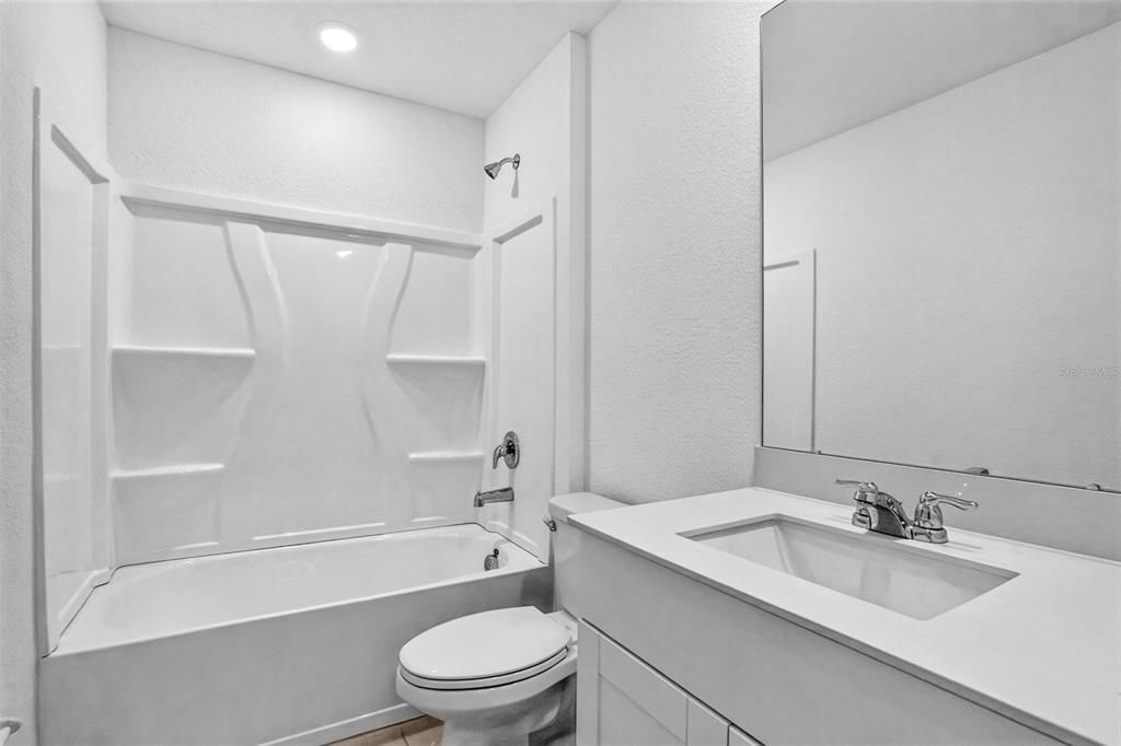 На продажу: $331,999 (4 спален, 2 ванн, 1874 Квадратных фут)