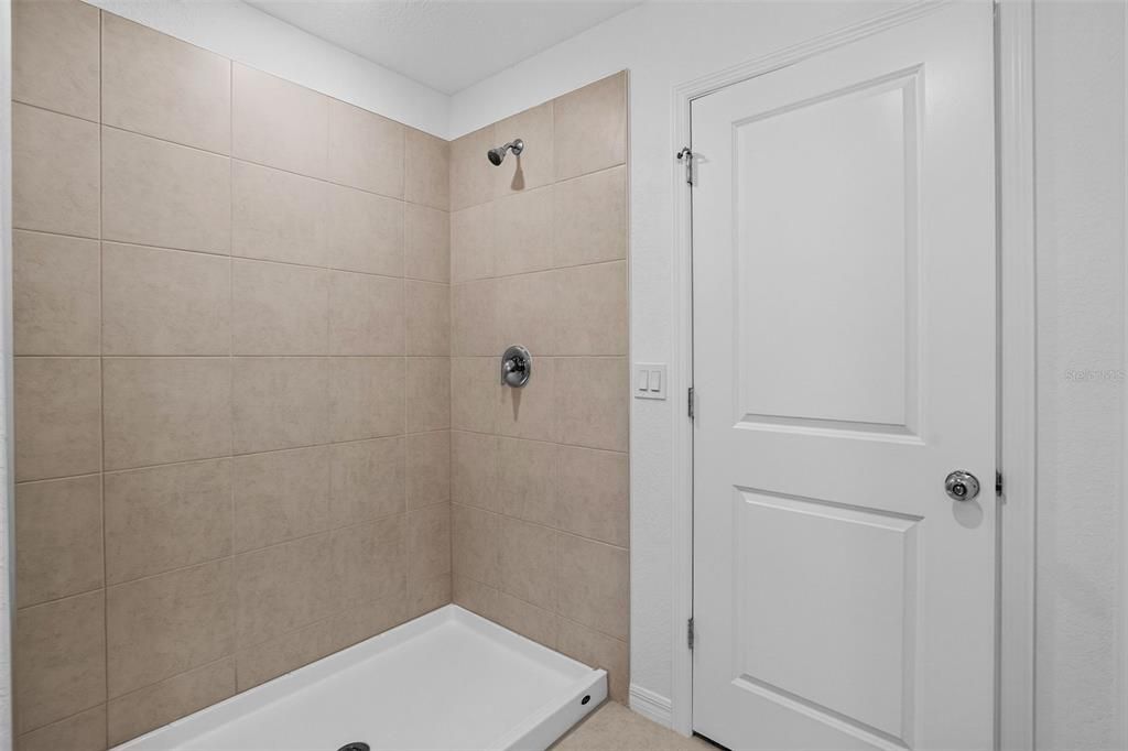 На продажу: $331,999 (4 спален, 2 ванн, 1874 Квадратных фут)