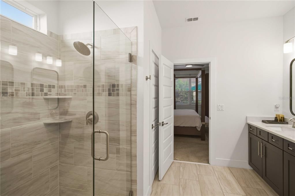 En Venta: $700,000 (4 camas, 3 baños, 2192 Pies cuadrados)