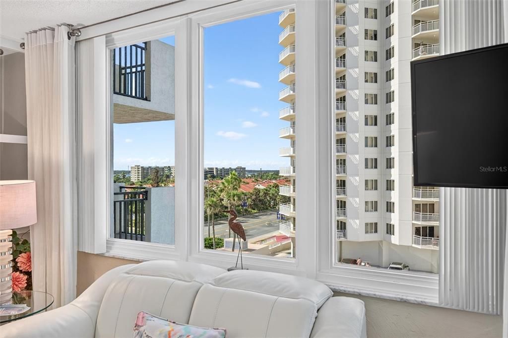 For Sale: $365,000 (2 beds, 2 baths, 1171 Square Feet)