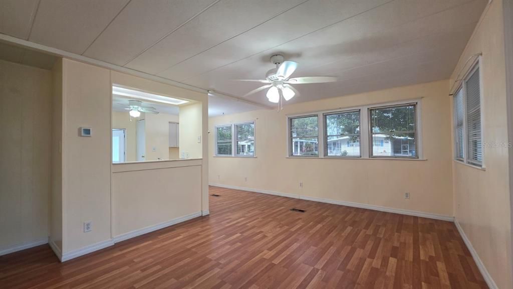 For Rent: $1,275 (2 beds, 1 baths, 690 Square Feet)