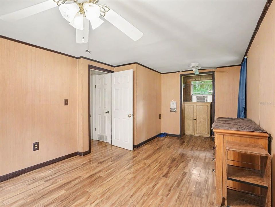 На продажу: $75,000 (1 спален, 1 ванн, 614 Квадратных фут)