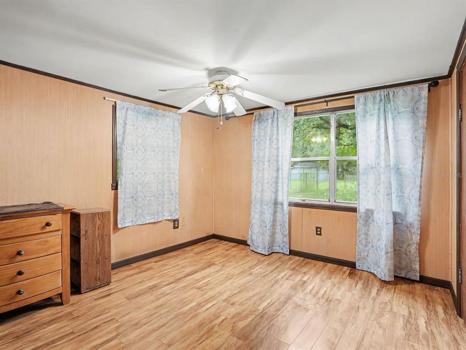 На продажу: $75,000 (1 спален, 1 ванн, 614 Квадратных фут)