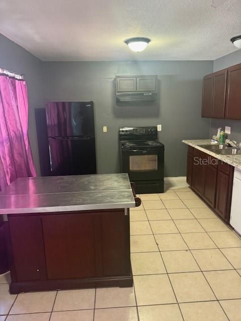 For Rent: $2,400 (4 beds, 2 baths, 1368 Square Feet)