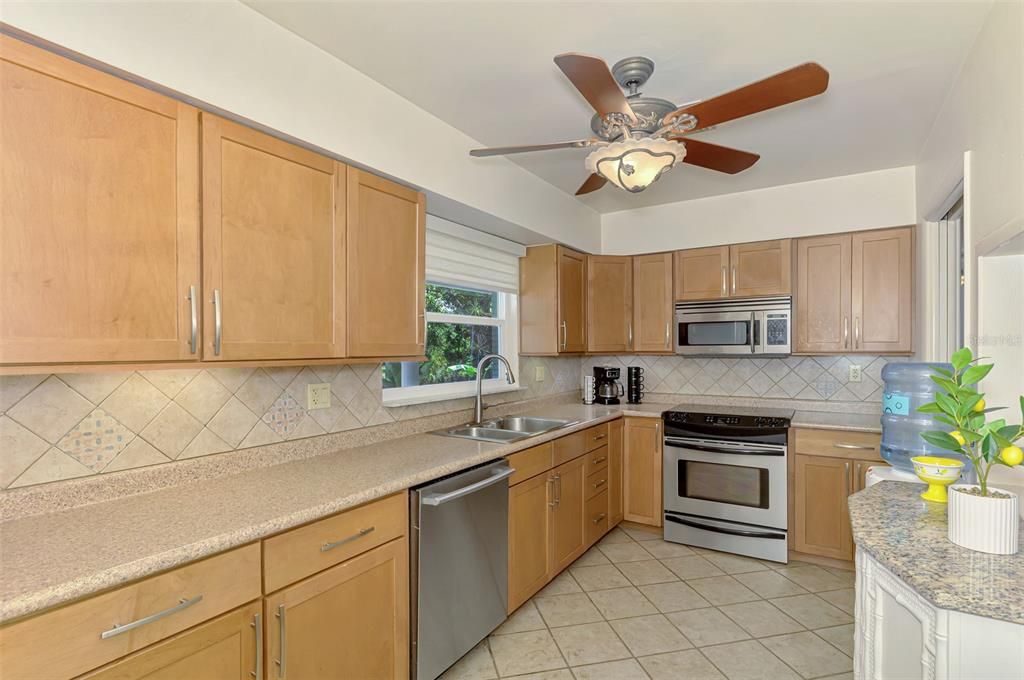 For Sale: $599,000 (3 beds, 2 baths, 2148 Square Feet)