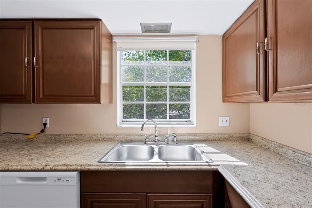 For Sale: $120,000 (2 beds, 2 baths, 940 Square Feet)