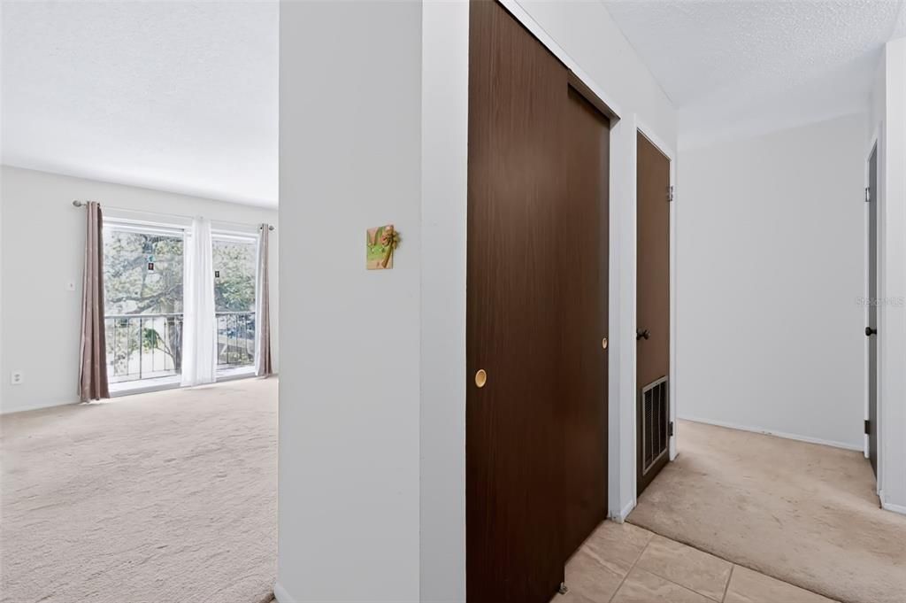 For Sale: $120,000 (2 beds, 2 baths, 940 Square Feet)