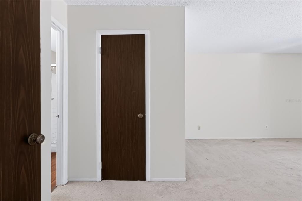 For Sale: $120,000 (2 beds, 2 baths, 940 Square Feet)