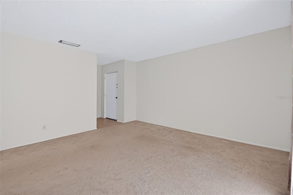 For Sale: $120,000 (2 beds, 2 baths, 940 Square Feet)