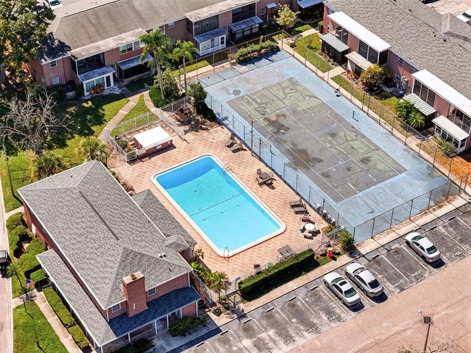 For Sale: $120,000 (2 beds, 2 baths, 940 Square Feet)