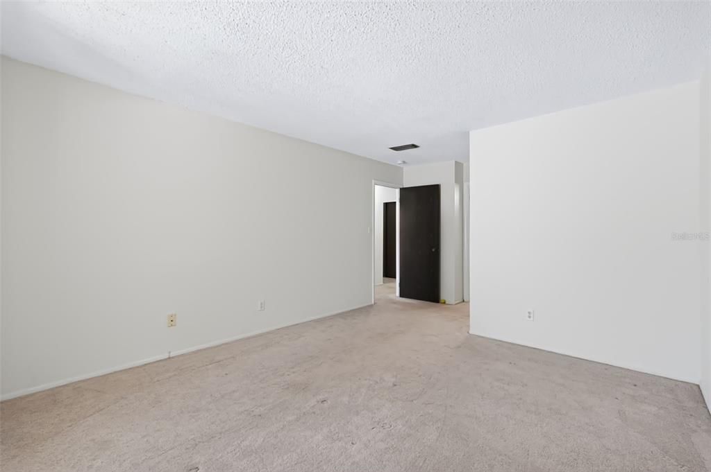 For Sale: $120,000 (2 beds, 2 baths, 940 Square Feet)