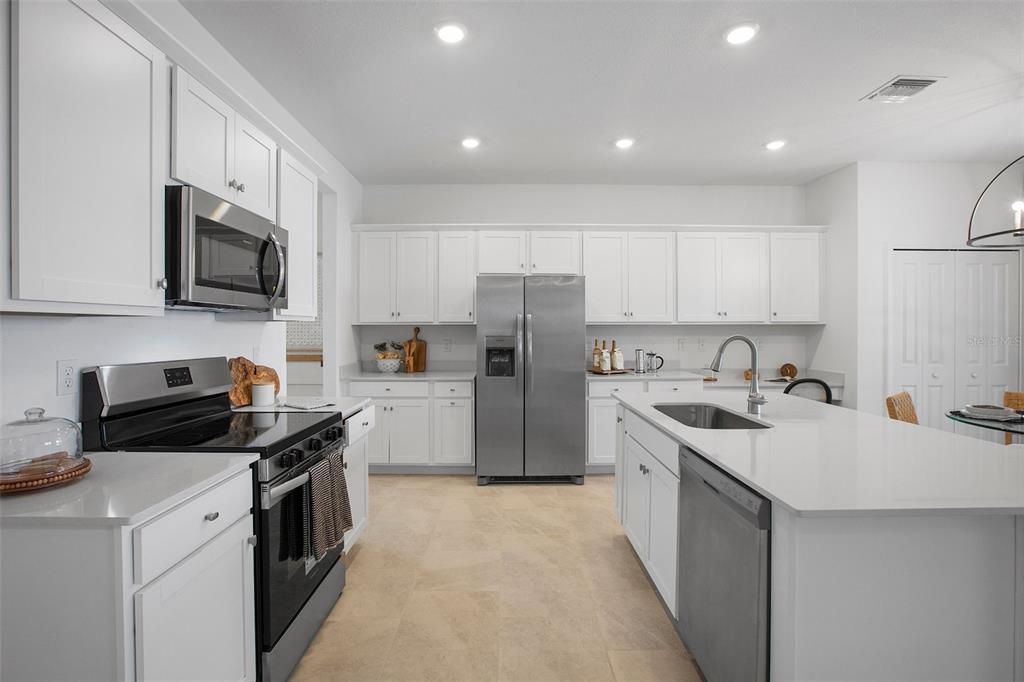 En Venta: $573,607 (5 camas, 3 baños, 3231 Pies cuadrados)