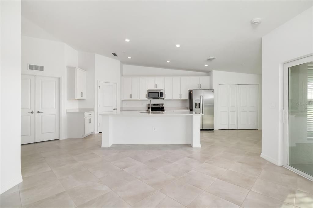 En Venta: $349,000 (2 camas, 2 baños, 1366 Pies cuadrados)