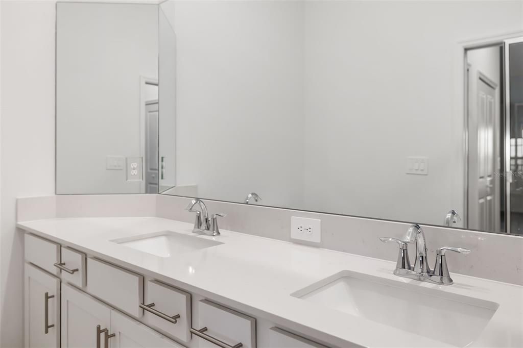 En Venta: $349,000 (2 camas, 2 baños, 1366 Pies cuadrados)