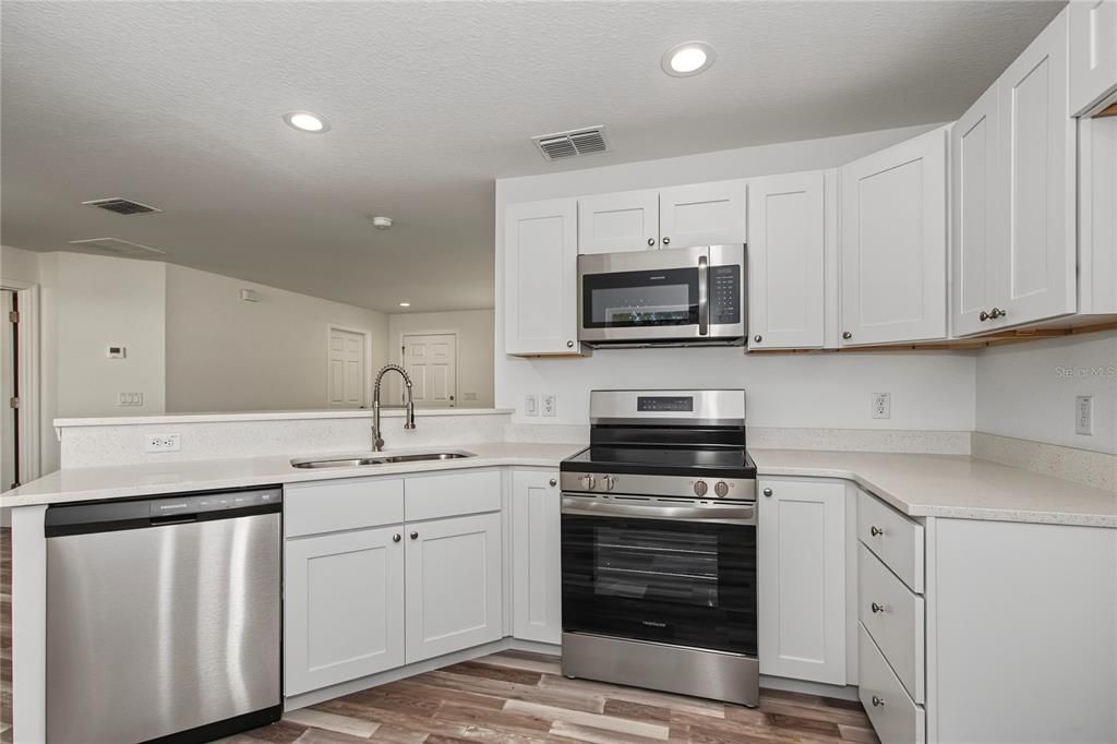 For Sale: $265,000 (3 beds, 2 baths, 1348 Square Feet)