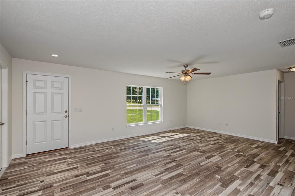 For Sale: $265,000 (3 beds, 2 baths, 1348 Square Feet)