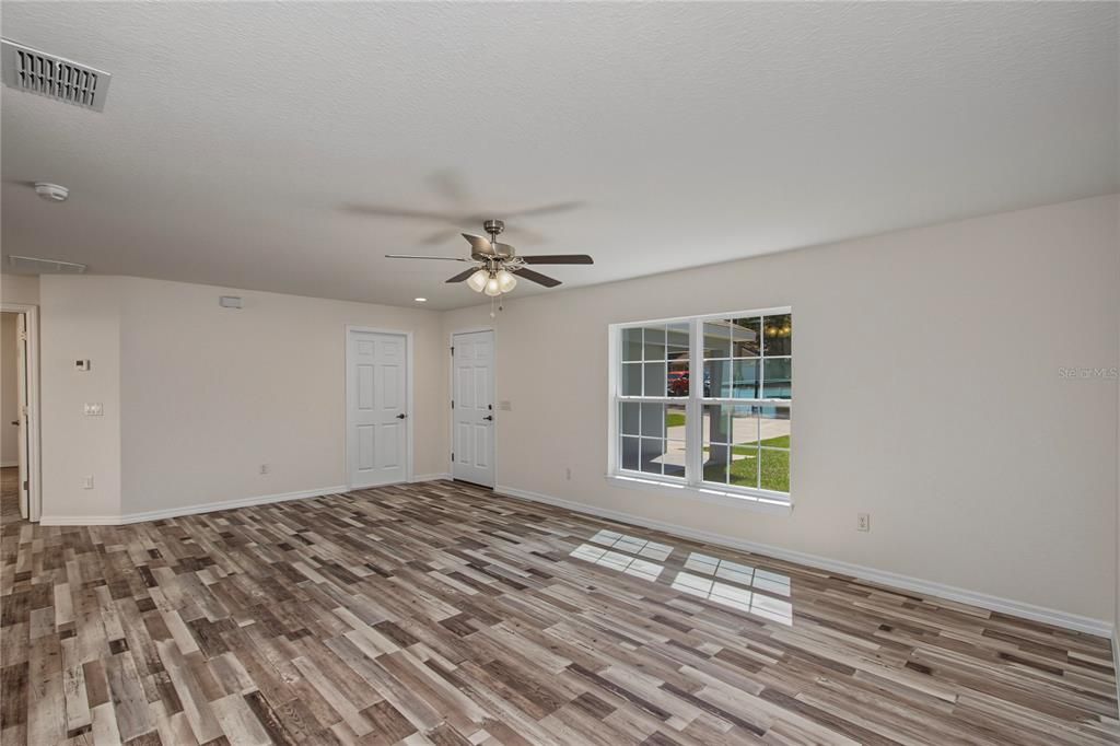 For Sale: $265,000 (3 beds, 2 baths, 1348 Square Feet)