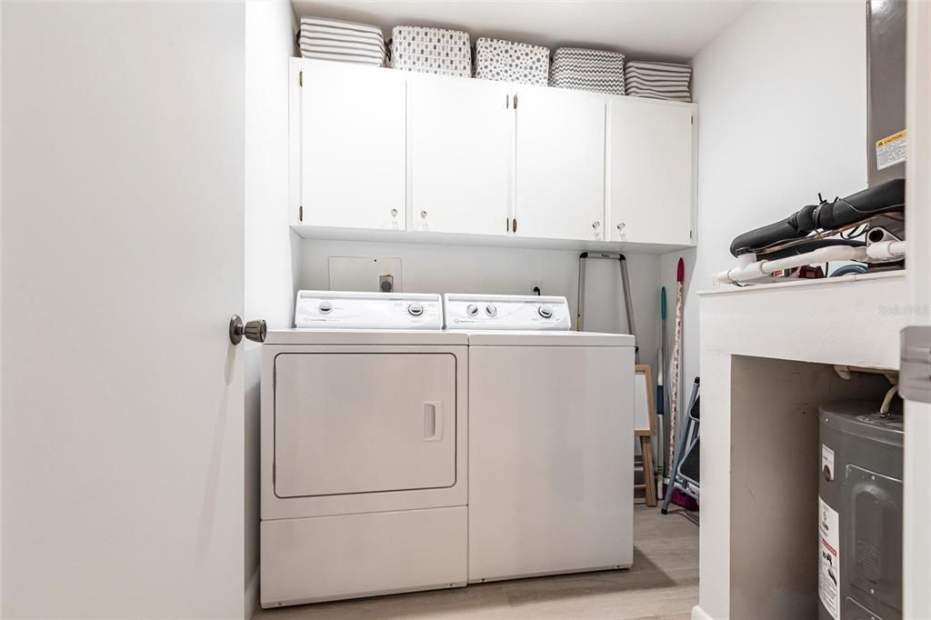 For Sale: $199,000 (2 beds, 2 baths, 1281 Square Feet)
