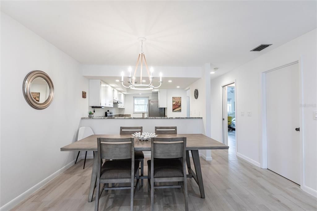 For Sale: $199,000 (2 beds, 2 baths, 1281 Square Feet)
