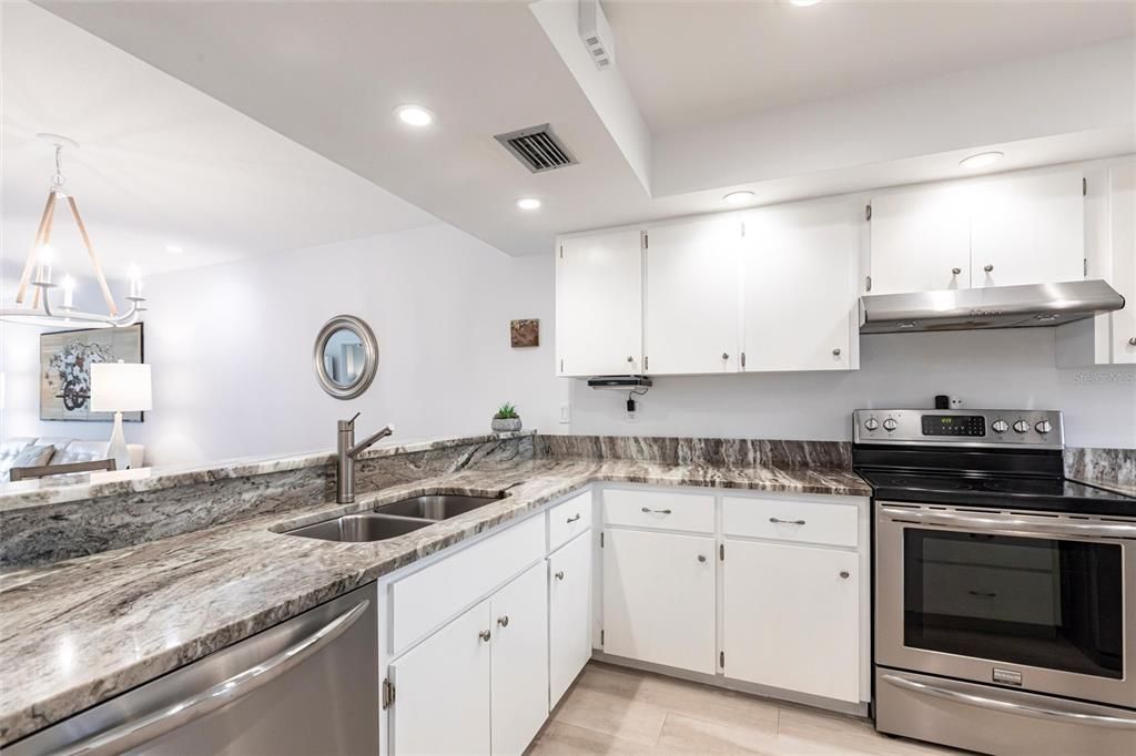 For Sale: $199,000 (2 beds, 2 baths, 1281 Square Feet)