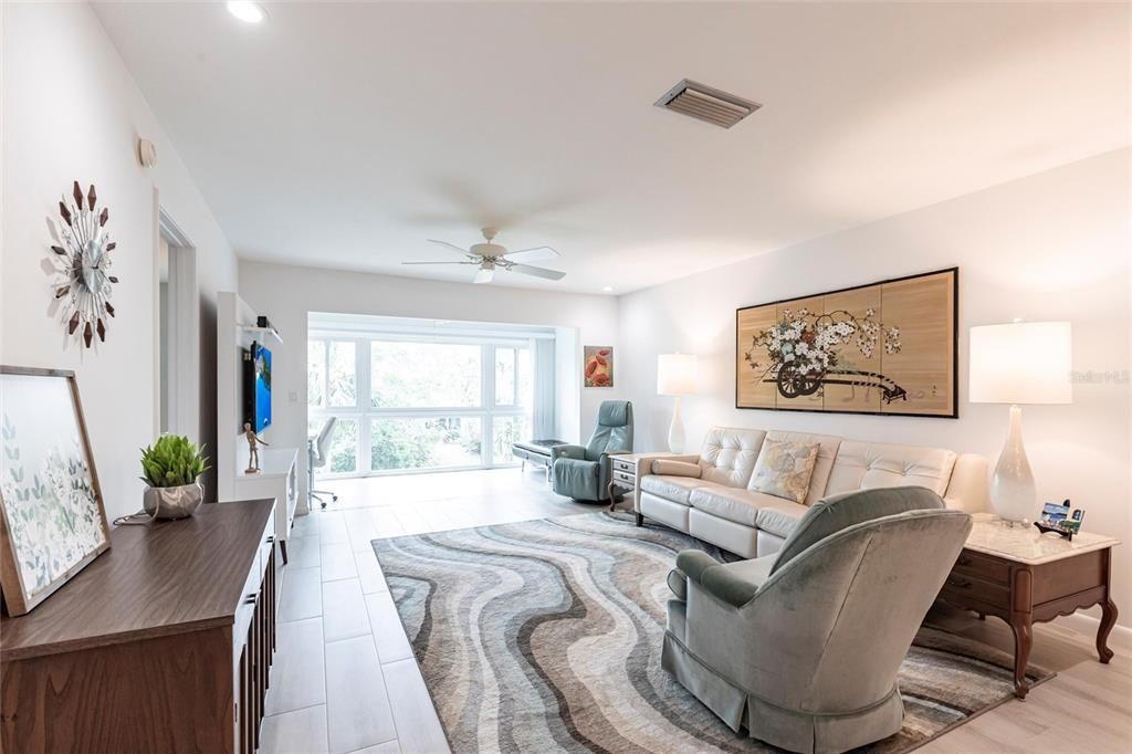 For Sale: $199,000 (2 beds, 2 baths, 1281 Square Feet)