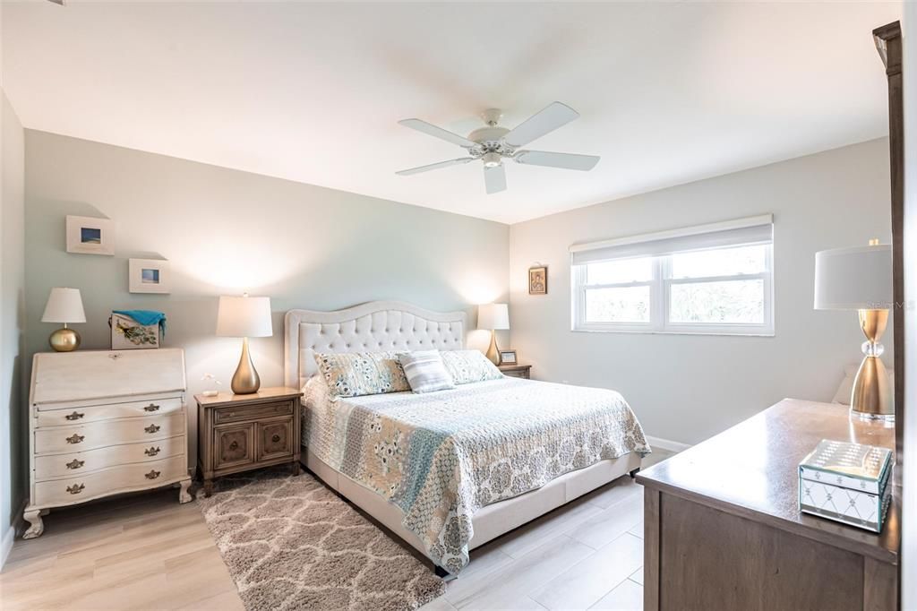 For Sale: $199,000 (2 beds, 2 baths, 1281 Square Feet)