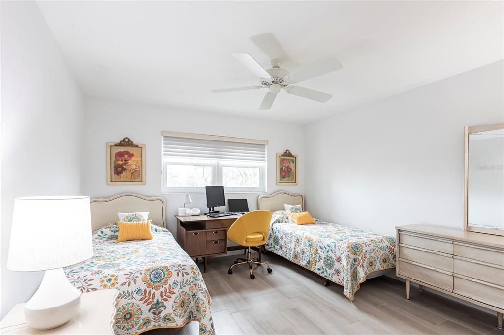 For Sale: $199,000 (2 beds, 2 baths, 1281 Square Feet)